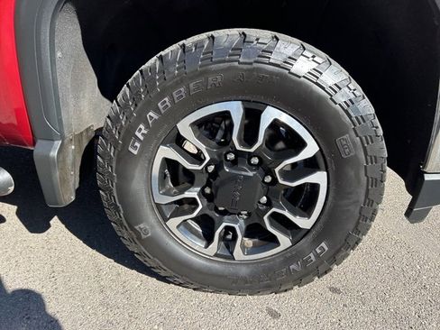 Used 2020 GMC Sierra 2500 SLT w/ SLT Convenience Package image 4