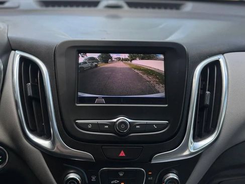 Used 2021 Chevrolet Equinox LS w/ LS Convenience Package FWD image 12