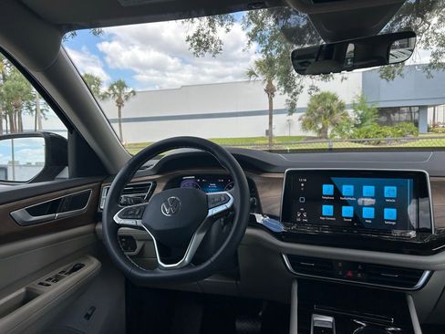 New 2026 Volkswagen Atlas SE FWD image 9