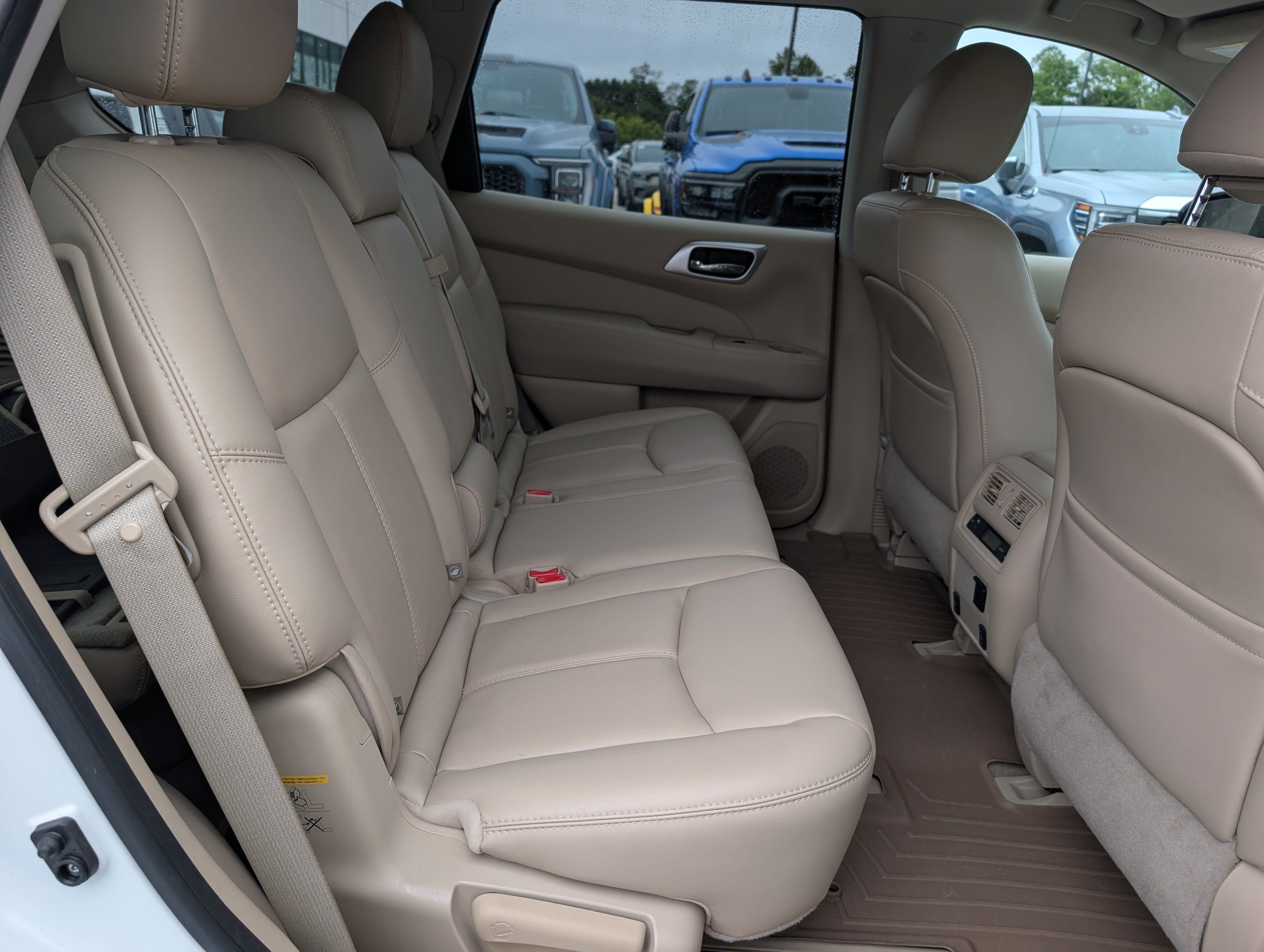 Used 2015 Nissan Pathfinder SL w/ SL Tech Package FWD image 12