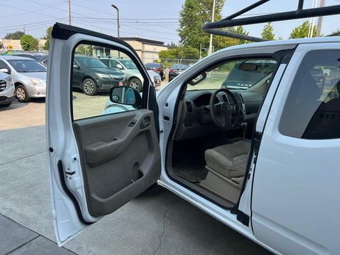 Used 2012 Nissan Frontier SV AWD/4WD image 10