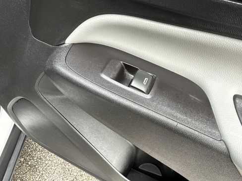 Used 2020 Chevrolet Equinox LS image 17