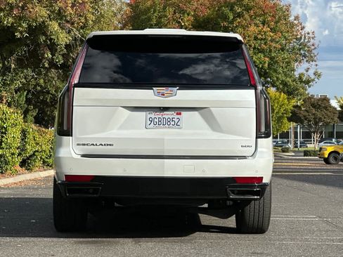 Used 2023 Cadillac Escalade ESV Sport Platinum image 4