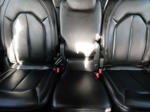 Used 2024 Chrysler Pacifica Touring-L w/ Uconnect Theater Family Group image 13