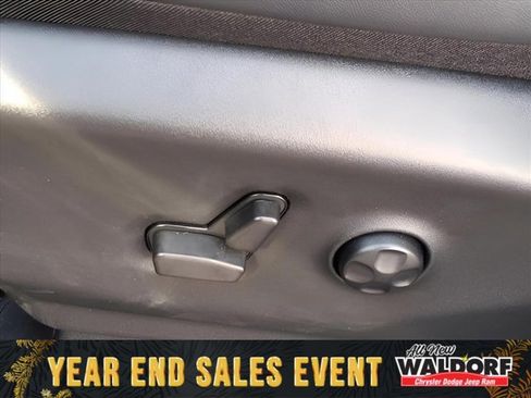 New 2025 Chrysler Voyager LX image 12