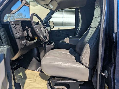 Used 2017 GMC Savana 2500 image 12