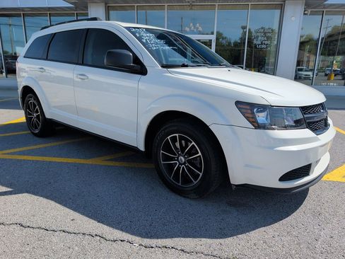 Used 2018 Dodge Journey SE w/ Connectivity Group FWD image 1