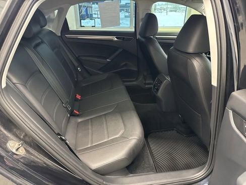 Used 2017 Volkswagen Passat 1.8T SE image 7