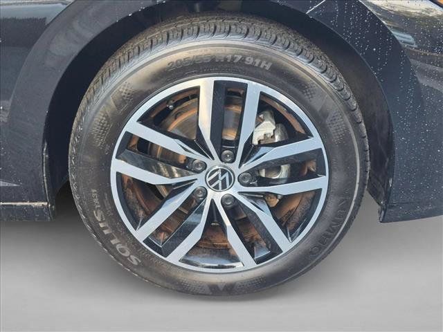 Used 2025 Volkswagen Jetta SE FWD image 21