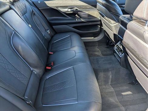 Used 2020 BMW 750i xDrive w/ M Sport Package image 22