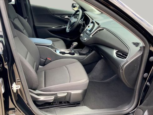 Used 2025 Chevrolet Malibu RS FWD image 9