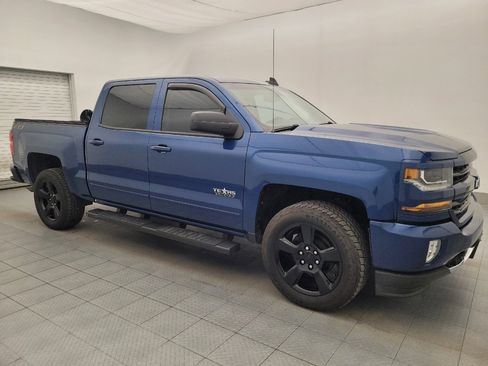 Used 2018 Chevrolet Silverado 1500 LT w/ Texas Edition image 11