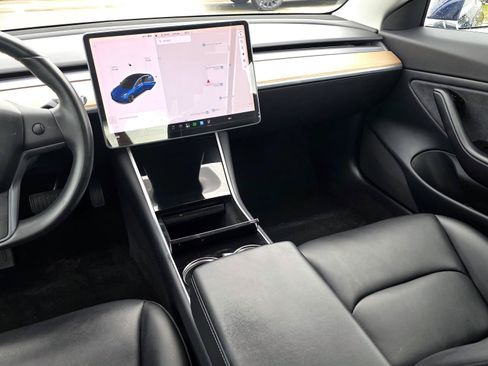 Used 2018 Tesla Model 3 Mid Range RWD image 10