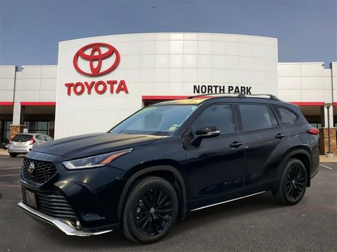 Used 2023 Toyota Highlander XSE image 1