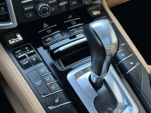 Used 2014 Porsche Cayenne Platinum Edition image 37