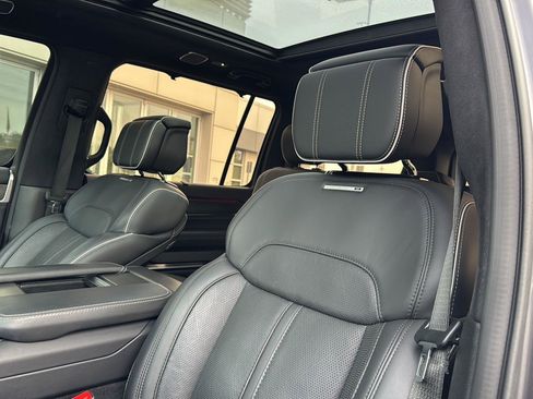 Used 2023 Jeep Grand Wagoneer Series II image 26