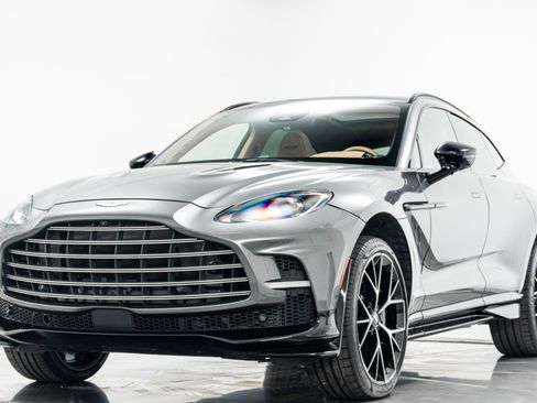 Used 2025 Aston Martin DBX 707 AWD/4WD image 5