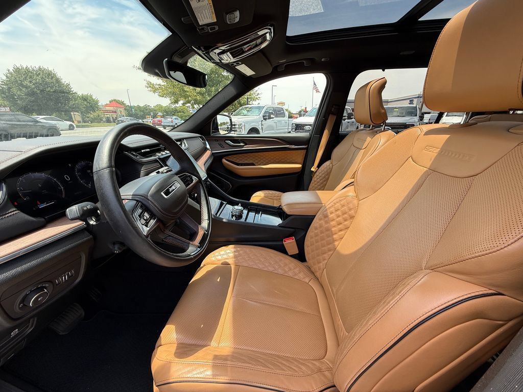 Used 2024 Jeep Grand Cherokee L Summit w/ Luxury Tech Group V AWD/4WD image 24