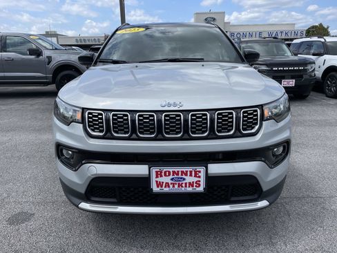 Used 2025 Jeep Compass Limited AWD/4WD image 10