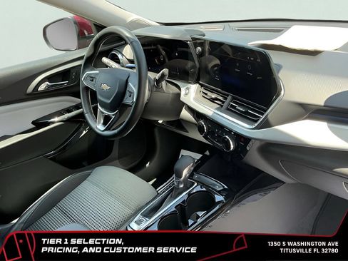 Used 2025 Chevrolet Trax LT w/ LT Convenience Package FWD image 20