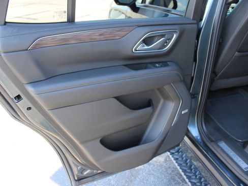 Used 2021 Chevrolet Tahoe Z71 AWD/4WD image 17