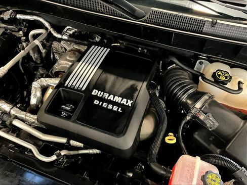 Used 2020 Chevrolet Silverado 1500 High Country w/ Technology Package image 36