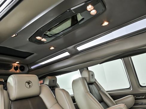 Used 2018 GMC Savana 2500 Extended w/ Enhanced Convenience Package RWD image 16