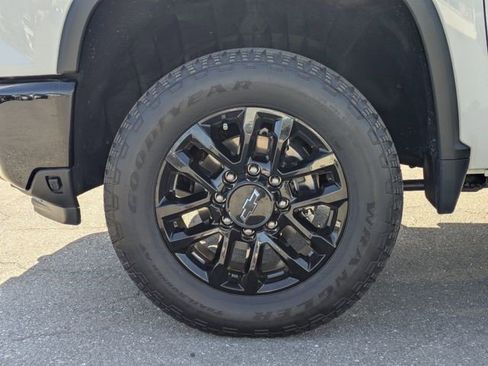 Certified 2025 Chevrolet Silverado 2500 Custom w/ Custom Value Package image 10