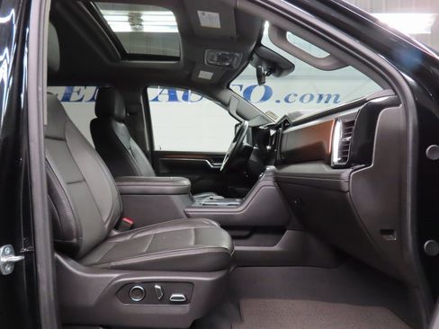 Used 2024 GMC Sierra 3500 Denali w/ Denali Reserve Package image 34