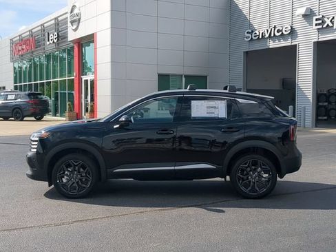 New 2026 Nissan Kicks SR w/ Cold Weather Package FWD image 6