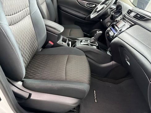 Used 2017 Nissan Rogue SV image 25