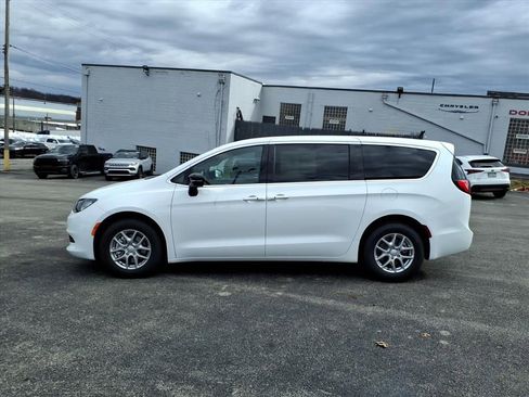 New 2026 Chrysler Voyager LX FWD image 4