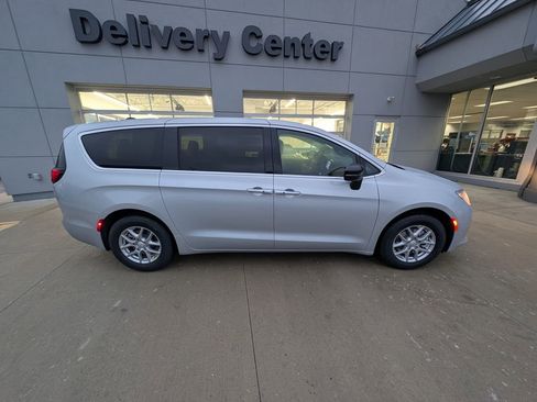 New 2026 Chrysler Voyager LX FWD image 5
