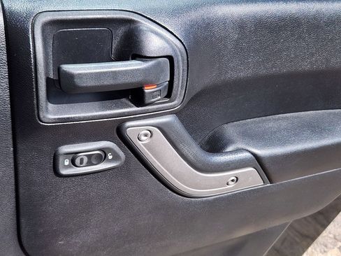 Used 2012 Jeep Wrangler Sport AWD/4WD image 13