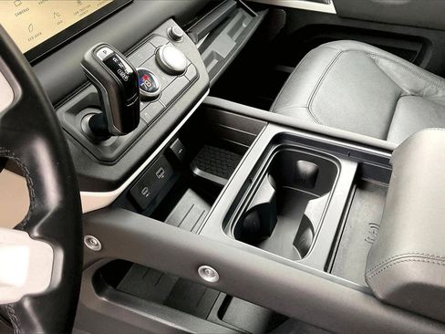 Used 2024 Land Rover Defender 110 S image 18