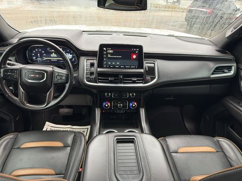 Used 2023 GMC Yukon XL AT4 w/ Technology Package AWD/4WD image 19