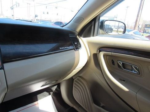 Used 2017 Ford Taurus Limited image 16