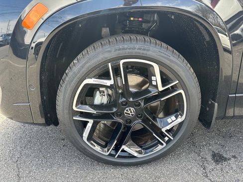 New 2026 Volkswagen Tiguan SEL R-Line image 2