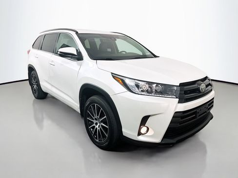 Used 2018 Toyota Highlander SE AWD/4WD image 1
