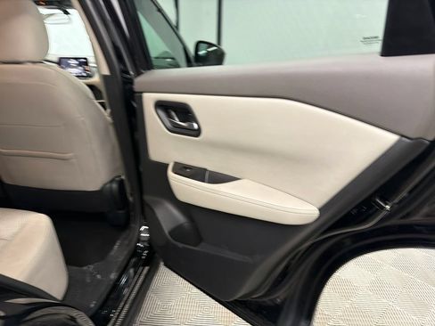 Used 2025 Nissan Rogue SV AWD/4WD image 17