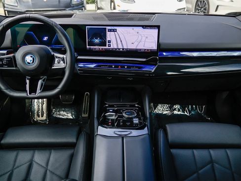 Used 2025 BMW i5 xDrive40 w/ M Sport Package image 12