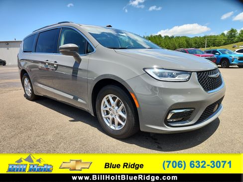 Used 2022 Chrysler Pacifica Touring-L FWD image 1