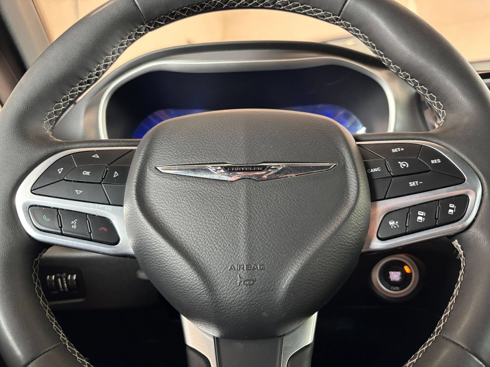 Used 2025 Chrysler Pacifica Select FWD image 28