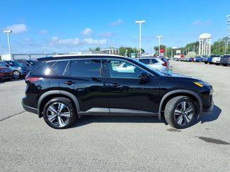 Used 2025 Nissan Rogue SL FWD video 2