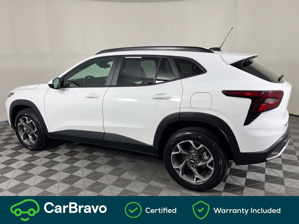 Certified 2025 Chevrolet Trax LT w/ Driver Confidence Package FWD image 9