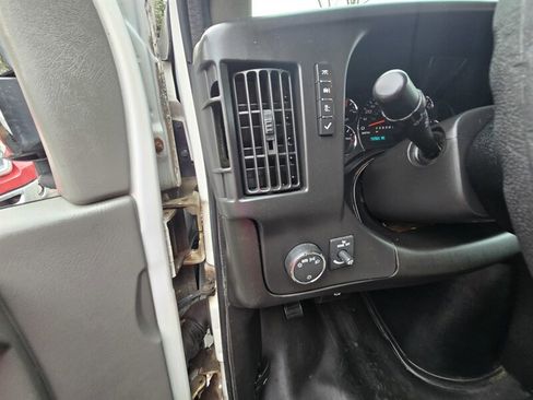 Used 2015 Chevrolet Express 3500 image 12