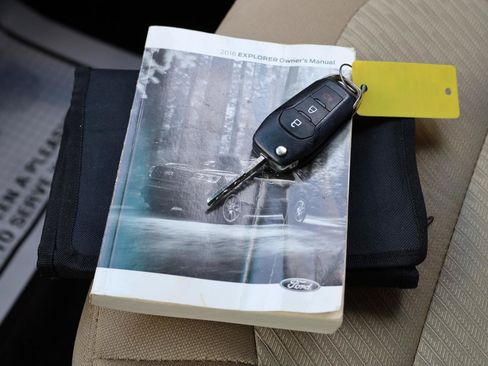 Used 2016 Ford Explorer FWD image 12