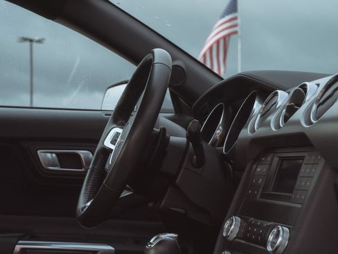 Used 2021 Ford Mustang GT RWD image 31