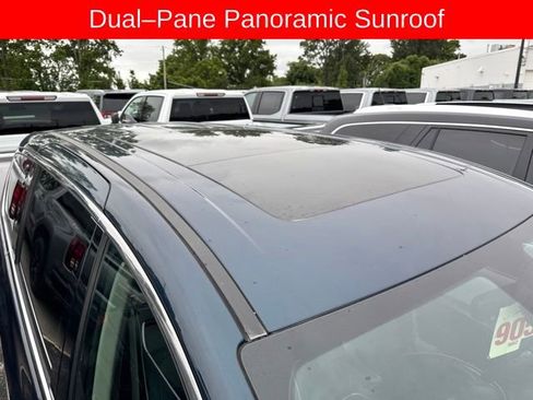 Used 2023 Chrysler Pacifica Limited FWD image 10