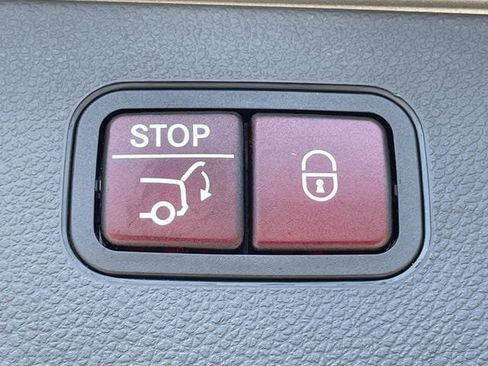 Used 2020 Mercedes-Benz GLC 300 image 26